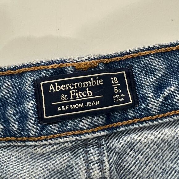 Abercrombie & Fitch Mom Jean Distressed Denim Size 28 - Picture 3 of 10